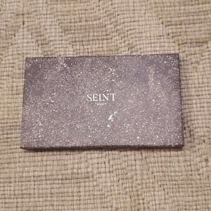 Seint Compact hold 4 tins